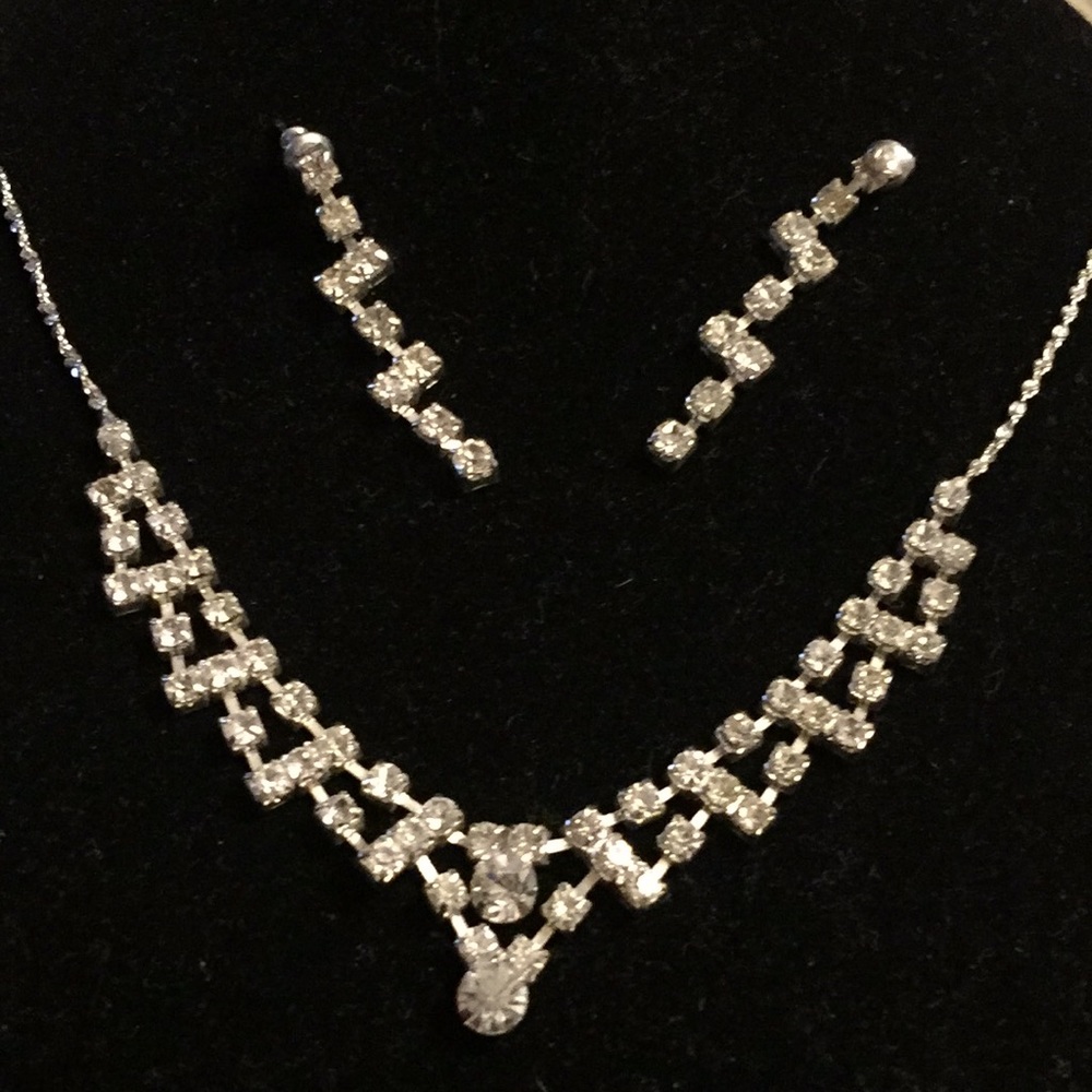 Crystal necklace and earrings set